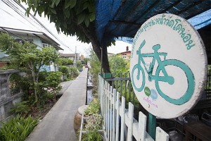 Fietsen in Wat Kho Non 2