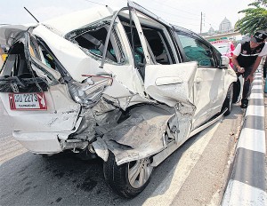 Auto van Good Samaritan aangereden door taxibestuurder