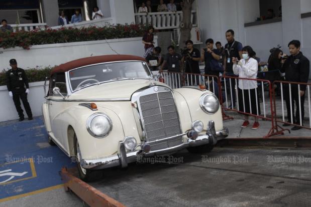 Klassieke Mercedes Benz van Wat Pak Nam Phasi Charoen