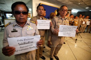 Protest van tambon en dorpshoofden tegen wijziging van de gemeentewet